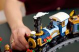 LEGO Icons Holiday Express Train (10361) (12)