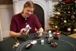 LEGO Icons Holiday Express Train (10361) (9)