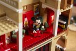 LEGO® Disney Main Street U.S.A. (43302) (8)