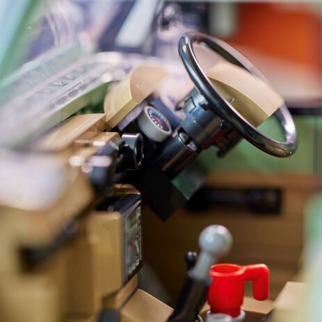 LEGO Icons Land Rover Classic Defender 90 (10317) (2)