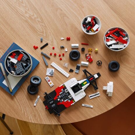 LEGO Icons McLaren MP4/4 & Ayrton Senna (10330) (6)