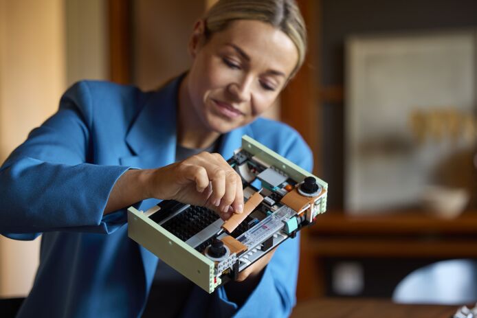 LEGO Icons Retro Radio (10334) (4)