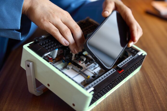 LEGO Icons Retro Radio (10334) (5)