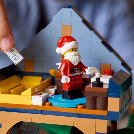 LEGO Icons Santa's Post Office (10339) (3)