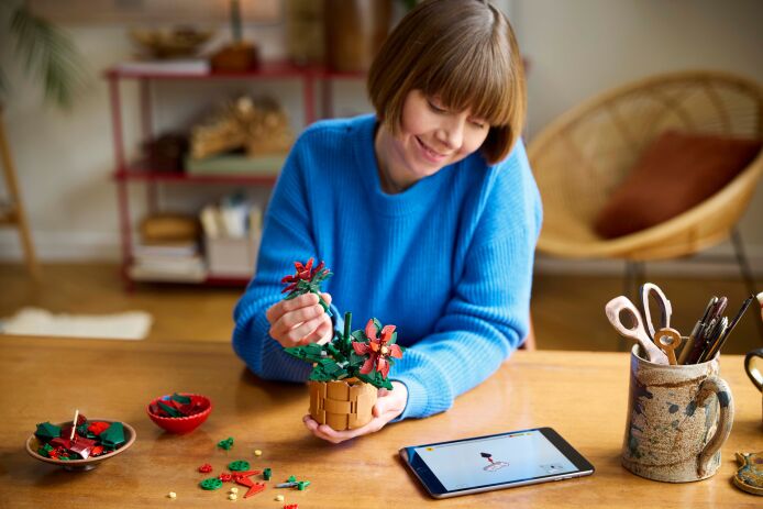 LEGO Icons Botanical Poinsettia (10370) (3)