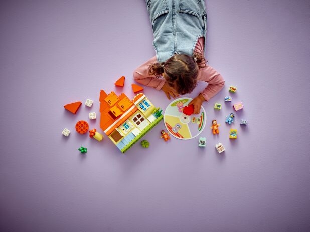 LEGO Duplo Bluey's Family House With Memory Game (10459) (5)