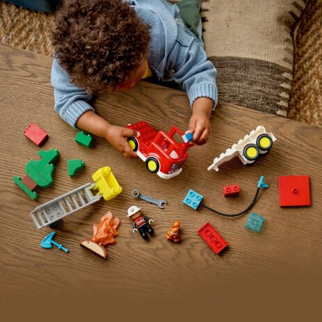 LEGO® DUPLO® Fire Truck With Hose And Firefighter (10473) (3)