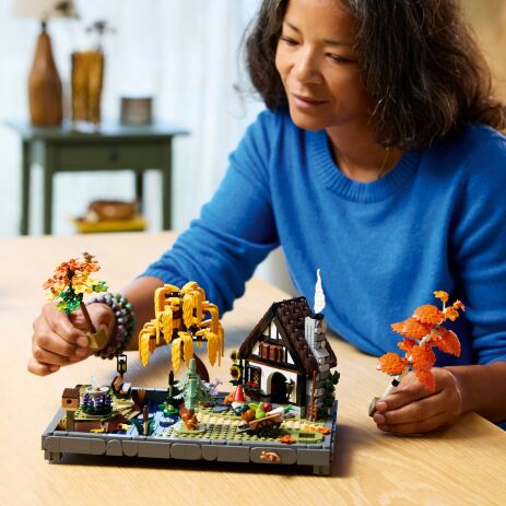 LEGO® Icons Autumn Cottage Garden (11372) (3)