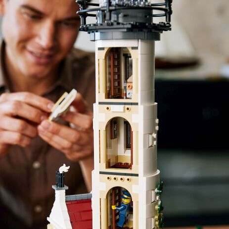 LEGO Ideas Motorized Lighthouse (21335) (3)