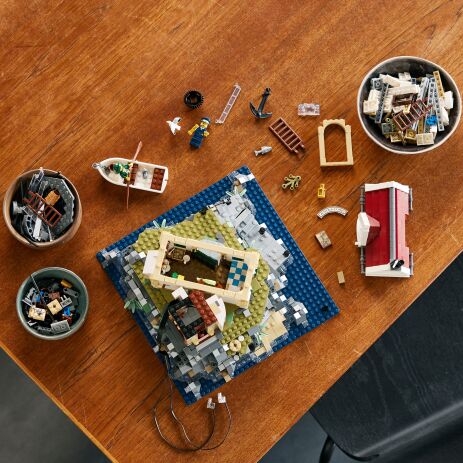 LEGO Ideas Motorized Lighthouse (21335) (5)