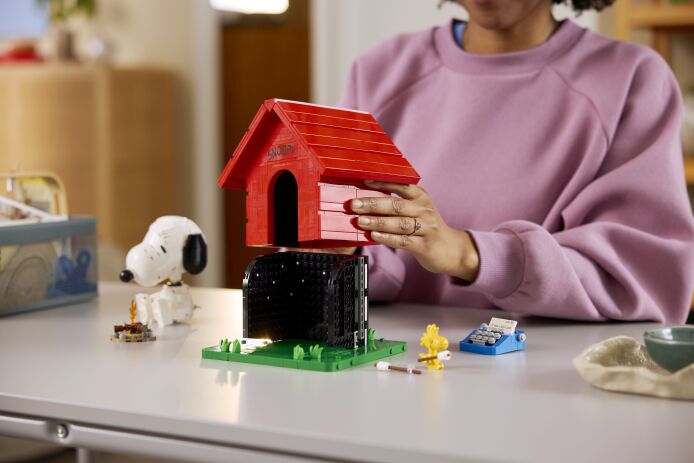 LEGO® Ideas Peanuts: Snoopy's Doghouse (21368) (10)