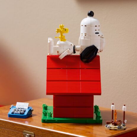 LEGO® Ideas Peanuts: Snoopy's Doghouse (21368) (3)