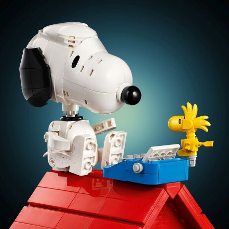 LEGO® Ideas Peanuts: Snoopy's Doghouse (21368) (4)