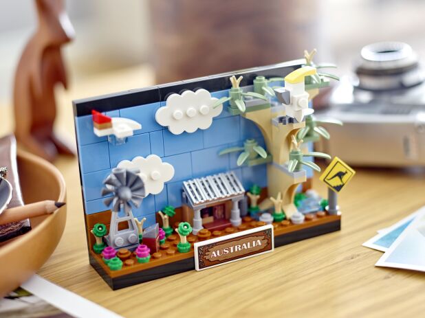 LEGO Creator Australia Postcard (40651) (2)