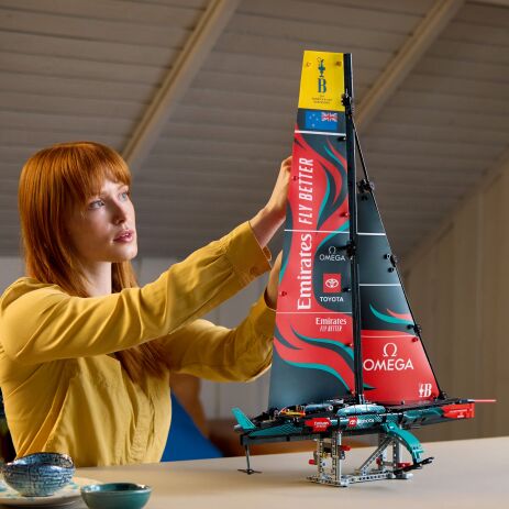 LEGO Technic Emirates Team Naw Zealand AC75 Yacht (42174) (5)