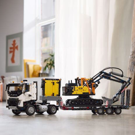 LEGO Technic Volvo FMX Truck & EC230 Electric Excavator (42175) (11)
