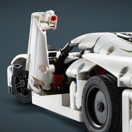 LEGO Technic Koenigsegg Jesko Absolut White Hypercar (42184) (4)