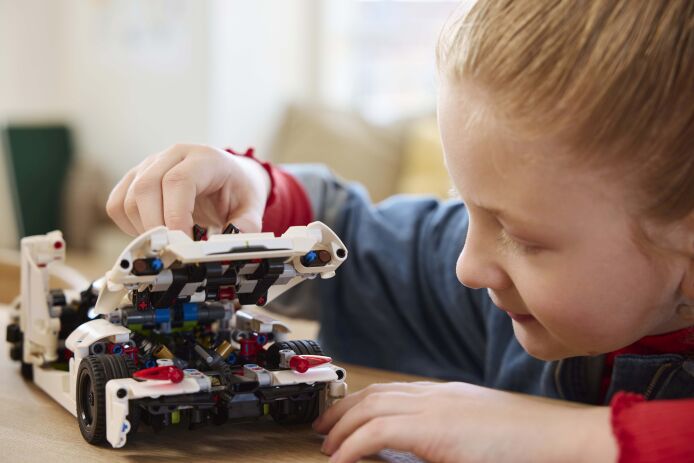 LEGO Technic Koenigsegg Jesko Absolut White Hypercar (42184) (6)