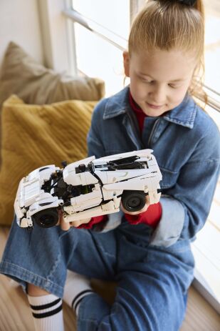 LEGO Technic Koenigsegg Jesko Absolut White Hypercar (42184) (8)