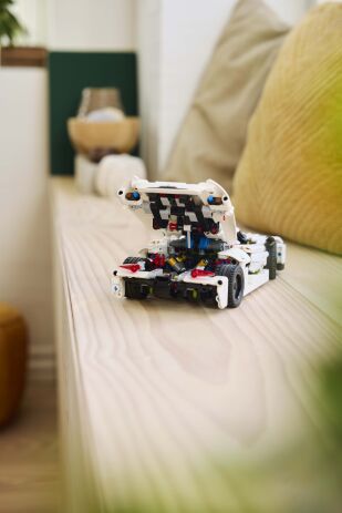 LEGO Technic Koenigsegg Jesko Absolut White Hypercar (42184) (9)