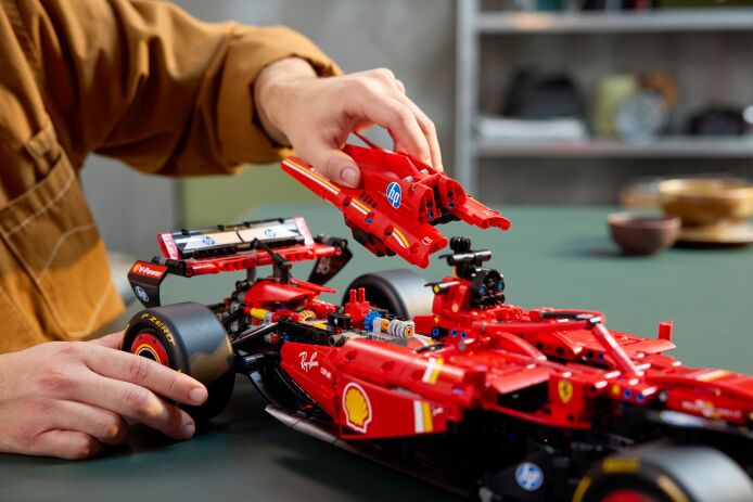 LEGO Technic Ferrari SF-24 F1 Car (42207) (10)