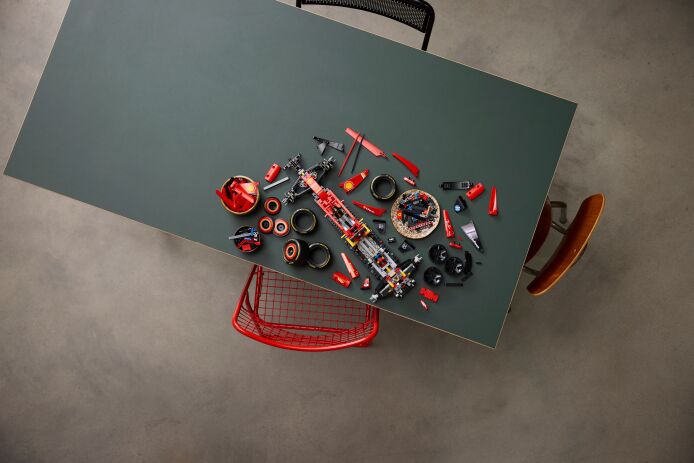 LEGO Technic Ferrari SF-24 F1 Car (42207) (4)