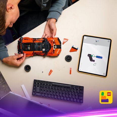 LEGO® Technic Bugatti Chiron Pur Sport Hypercar (42222) (6)