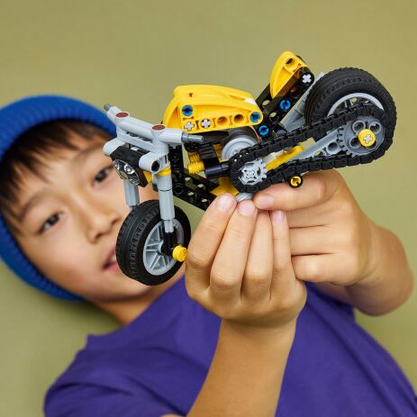 LEGO® Technic Yellow Motorcycle (42225) (5)