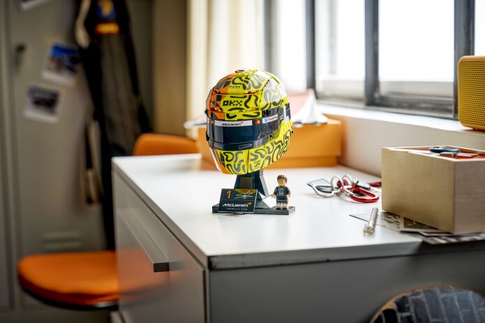 LEGO® Editions McLaren Mastercard F1 Team Lando Norris Helmet (43023) (5)