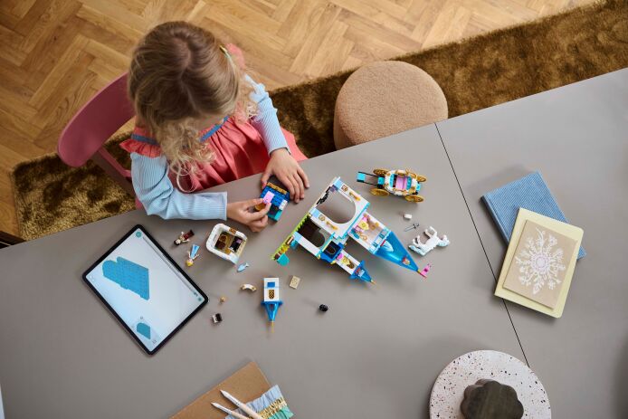 LEGO Disney Princess Cinderella's Castle & Horse Carriage (43275) (8)