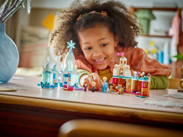 LEGO Disney Princess Mini Arendelle Castle & Elsa's Ice Palace (43278) (8)