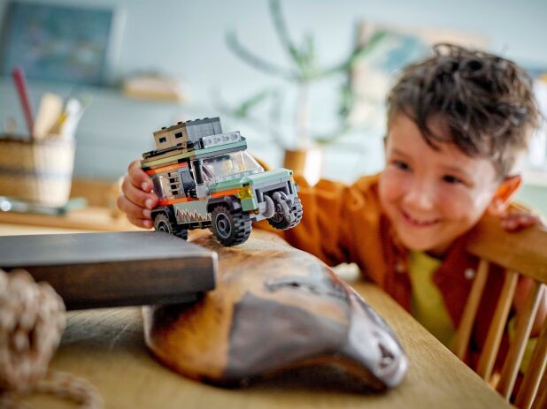 LEGO City 4X4 Off-Road Mountain Truck (60447) (7)