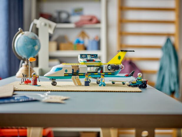LEGO City Emergency Air Ambulane Airplane (60465) (8)