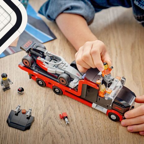 LEGO® City F1 Display Truck With AUDI F1 Race Car (60493) (4)