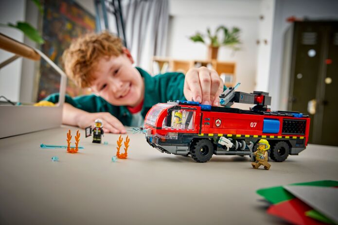 LEGO City Airport Fire Truck (60499) (9)