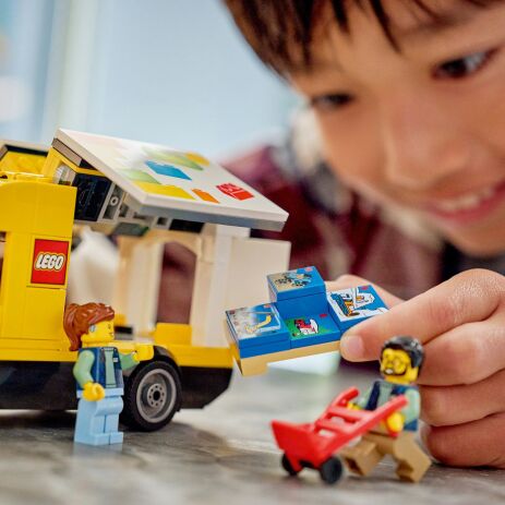 LEGO® City The Lego Van (60500) (3)