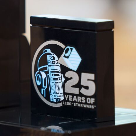 LEGO Star Wars Invisible Hand (75377) (2)