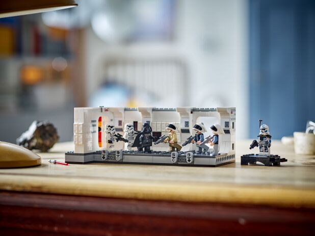 LEGO Star Wars Boarding The Tantine IV (75387) (9)