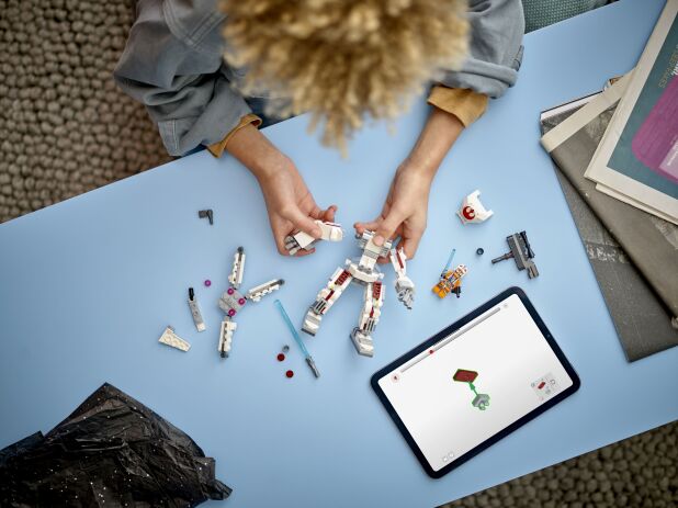 LEGO Star Wars Luke Skywalker X-Wing Mech (75390) (2)