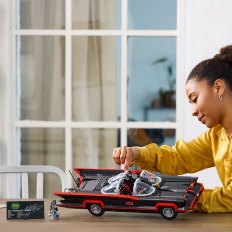 LEGO Super Heroes Batman: The Classic TV Series Batmobile (76328) (9)