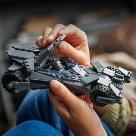 LEGO® Super Heroes Batman vs. Superman Batmobile (76331) (3)