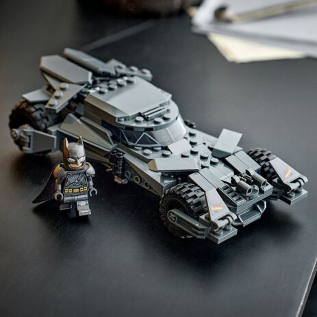 LEGO® Super Heroes Batman vs. Superman Batmobile (76331) (4)