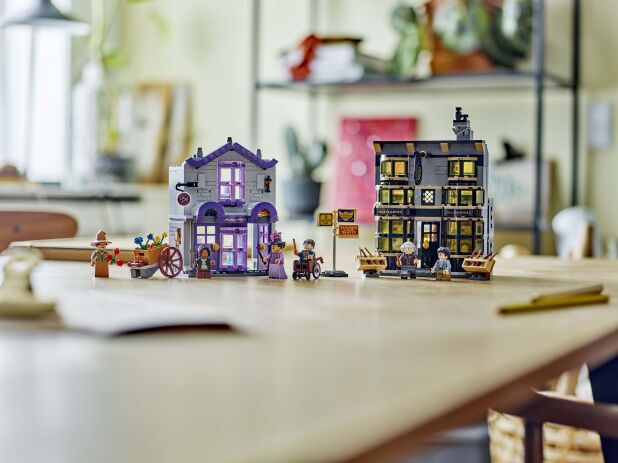 LEGO Harry Potter Ollivanders & Madam Malkin's Robes (76439) (11)