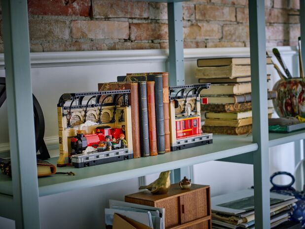 LEGO Harry Potter Book Nook: Hogwarts Express (76450) (8)