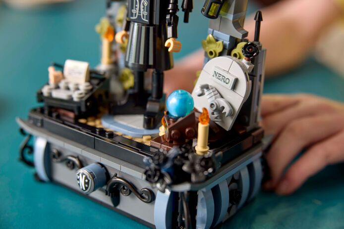 LEGO Wednesday: Wednesday Adam's Figure (76780) (7)