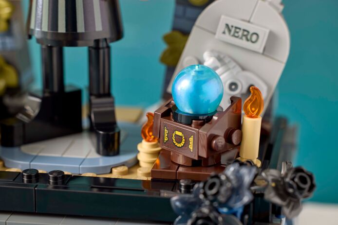 LEGO Wednesday: Wednesday Adam's Figure (76780) (8)