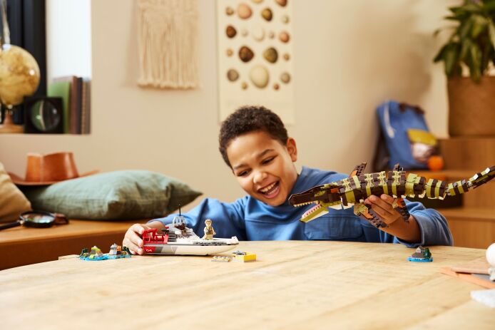 LEGO Jurassic World Brick-Built Mosasaurus Boat Mission (76974) (6)