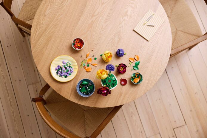 LEGO Botanical Flower Arrangement (10345) (2)