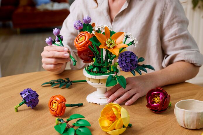 LEGO Botanical Flower Arrangement (10345) (4)