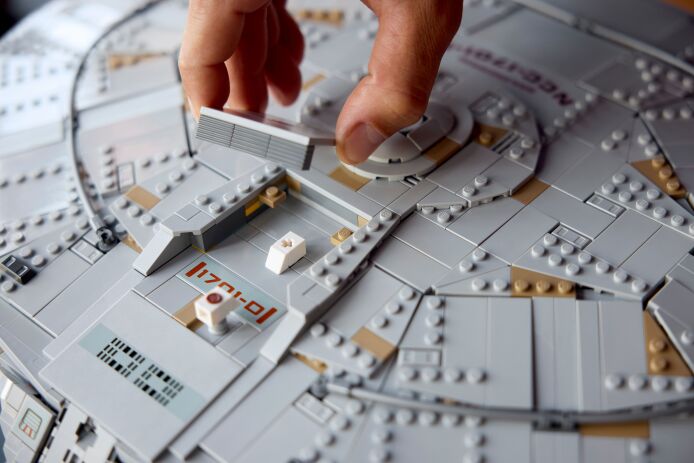 LEGO Icons Star Trek: USS Enterprise NCC 1701-D (10356) (6)